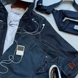 Джинсовая куртка Evisu, футболка Karl Kani, джинсы Levi’s, панамка Adidas, бананка Herschel, кеды Carhartt и Converse 2