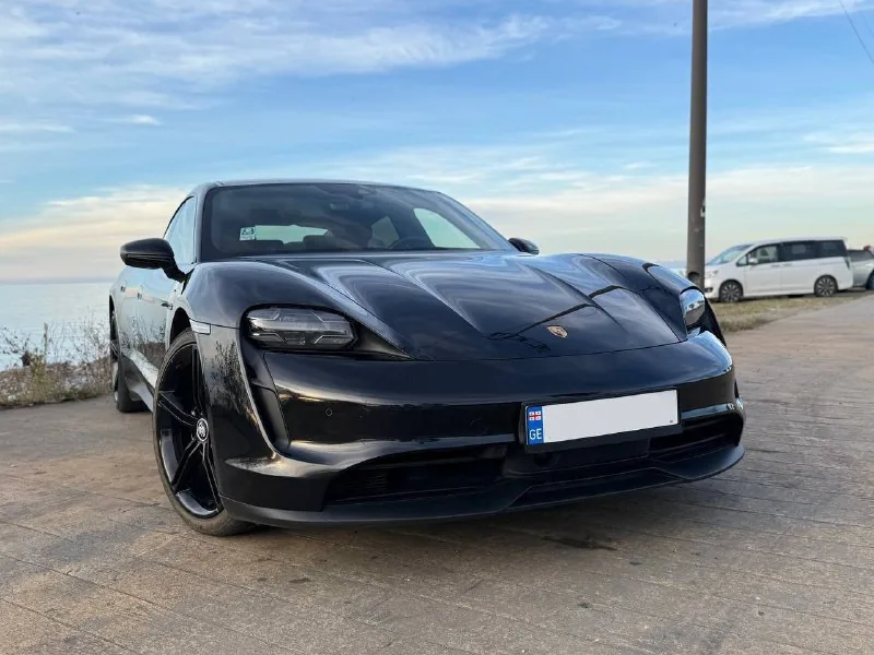 Porsche Taycan 4S 1