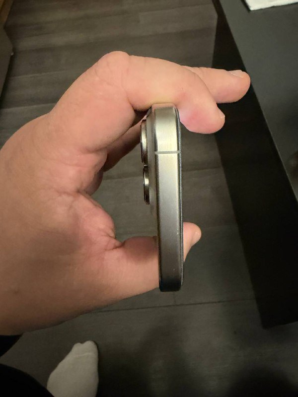 iPhone 16 Pro 256GB с чехлом Pitaka 6