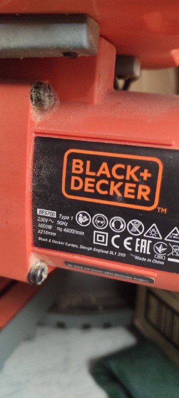 Пила Black+Decker BES700 2