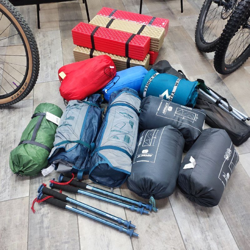 Палатка 2хместная, палатка 3хместная, палатка 4хместная, спальники, коврик самонадувной, кресло складное, табуретка складная, палки для хайкинга, пенка гармошка