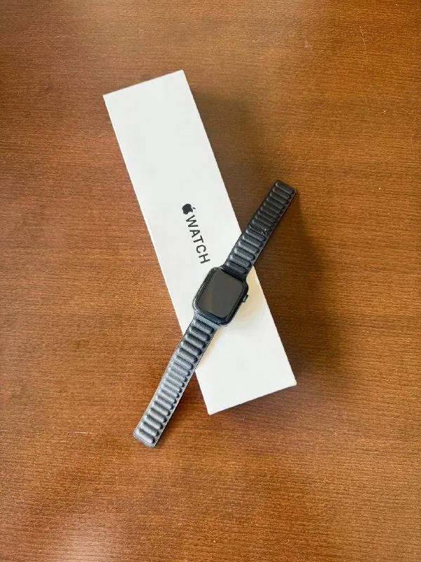 AirPods 4 ANC, Apple Watch SE2 1