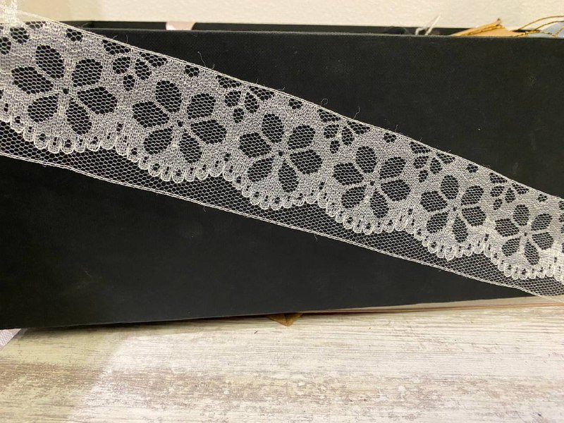 Кружево черное с золотым, белое, бахрома, кружево из металлизированных нитей, красное, резинка бельевая нежно-розовая 2