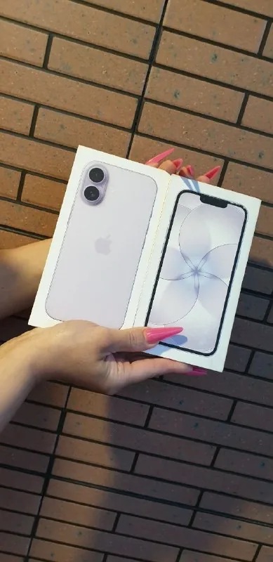 iPhone 17 e white, iPhone 17 lavender