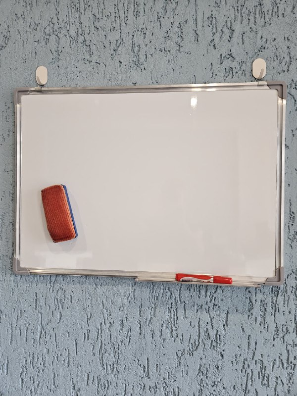 Резиновые сапоги, стеллаж, доска, игра Дженга, HDMI кабель 4