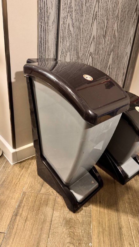 Мусорные ведра с педалью 24 л, 12 л