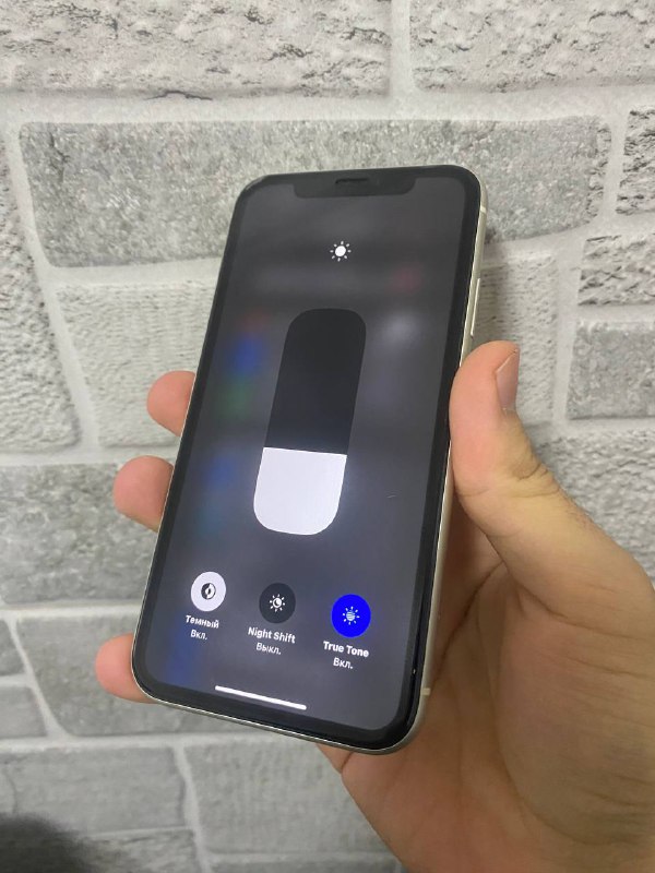 iPhone 11 64GB white in perfect condition 3