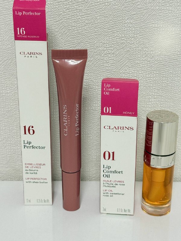 Lip perfector, Lip comfort oil, серебряная цепь, туфли Massimo Dutti, ночнушка, джинсы Calvin Klein, худи Fila, свитшот J&J, шапка h&m