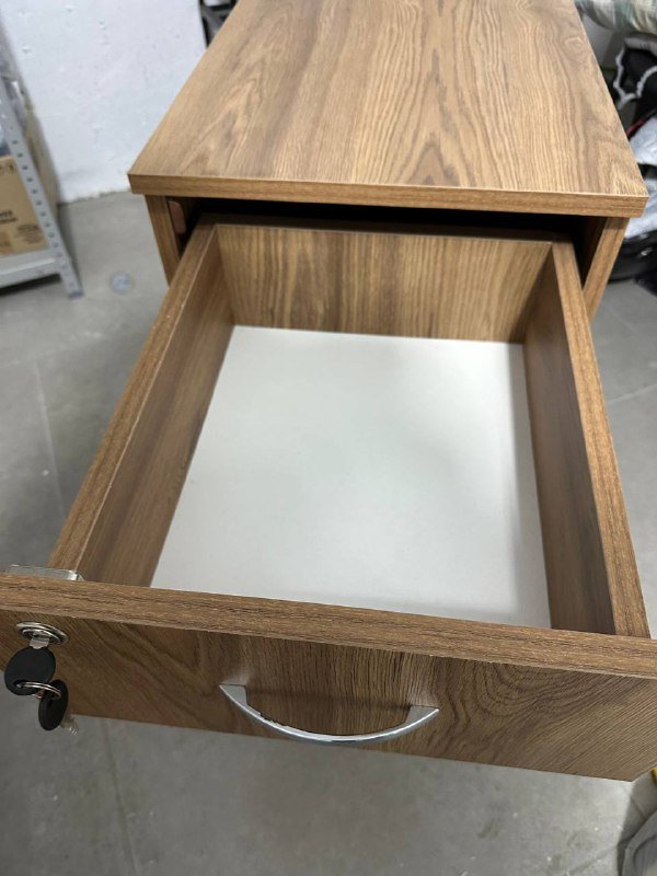 Тумбочка на колесах с тремя выдвижными ящиками 3