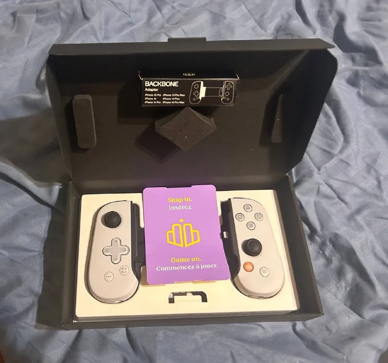 PlayStation Backbone портативный геймпад для iPhone 1