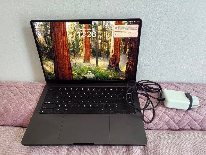 Macbook Pro 14" M4, 16GB RAM, 1TB SSD 3