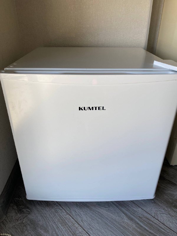 Холодильник KUMTEL HMB-50 мини с морозильником