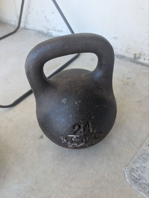 Мультиварка, гиря, компьютерный стол, осушитель воздуха, комод 4