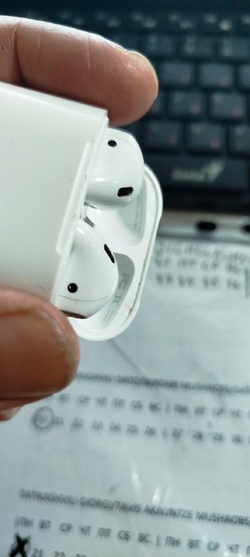 AirPods с чехлом 3