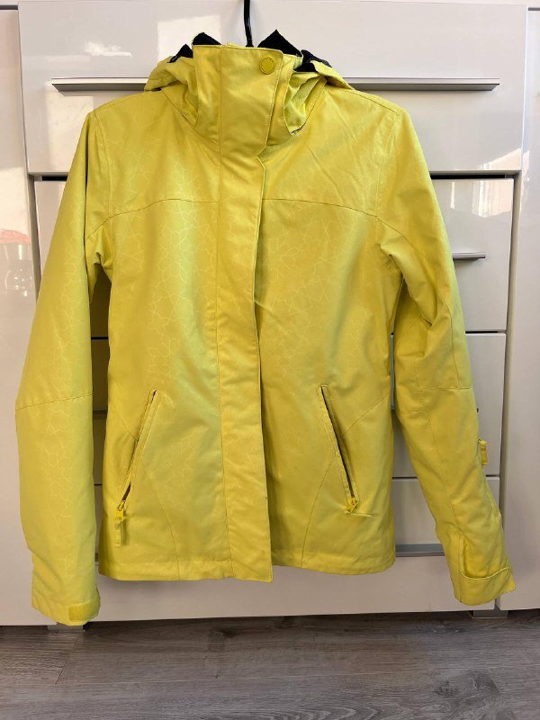 Джинсы Massimo Dutti, Свитер Mango, Шорты Nike, Книга Setters, Шорты H&M, Куртка Roxy 6