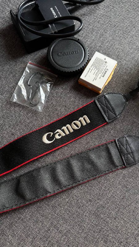 Canon EOS 600D camera with accessories 7