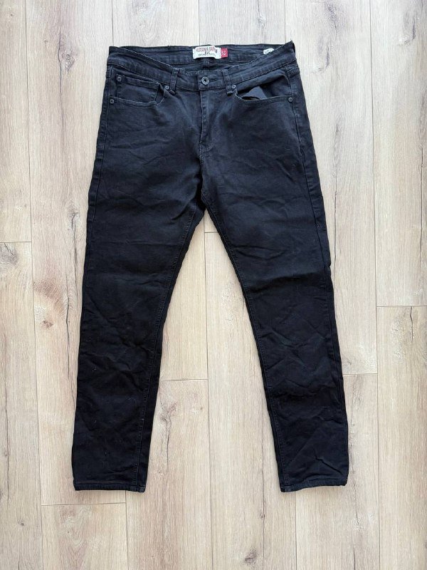 Мужские джинсы, футболка, жакет, брючный костюм, лонг, шапки, шарф, свитер