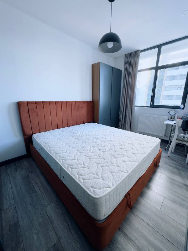 Кровать с матрасом king size 210×190 см