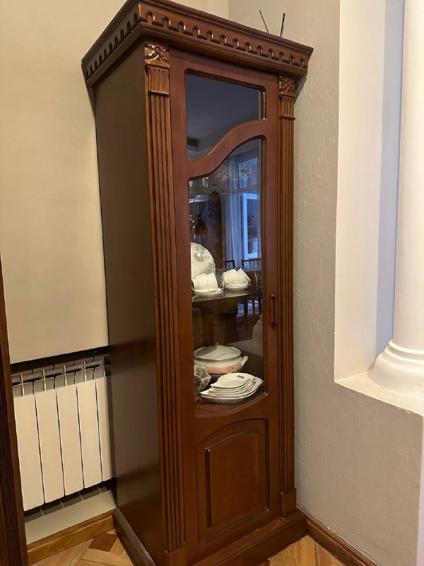 Шкаф витрина деревянный