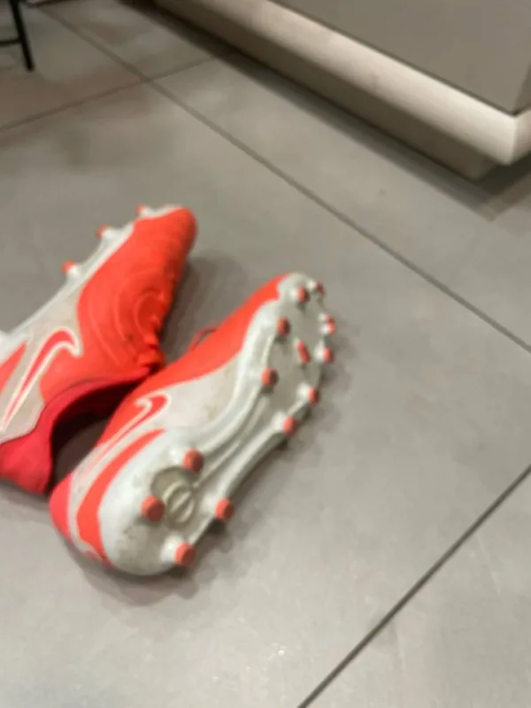 Футбольные бутсы Nike Tempo 1