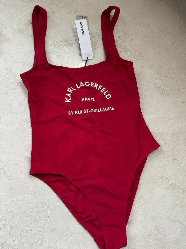 Zara жилет, купальник Karl Lagerfeld, Ralph Lauren штаны, худи 4