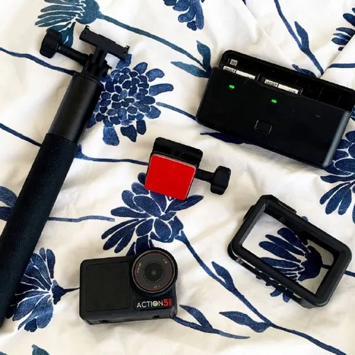 DJI Osmo Action 5 Pro камера, аккумуляторы, зарядный бокс, крепления
