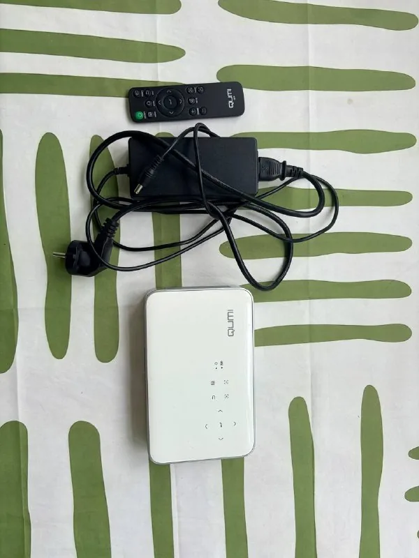 Проектор Vivitek Qumi Q38 1