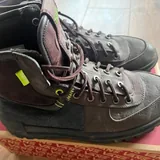 Рубашка-куртка Dickies, куртка Dickies, обувь Nike, кеды Vans 5