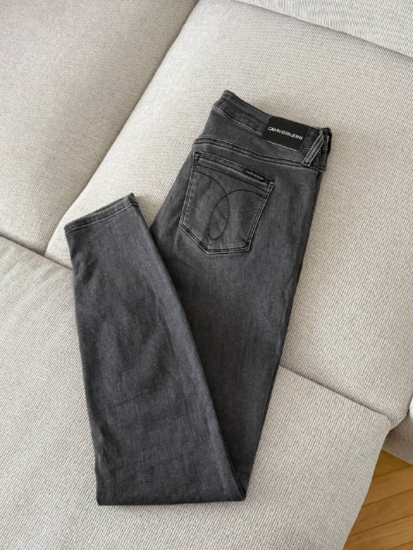 Платье ZARA, джинсы Calvin Klein, топы, боди, кроссовки NB 2
