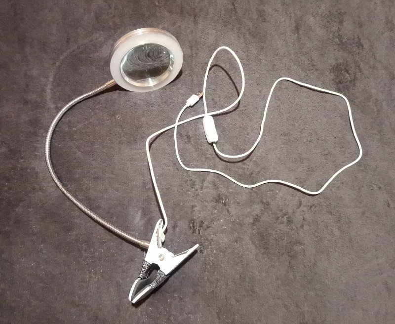 Лампа светильник на прищепке с гибкой ножкой