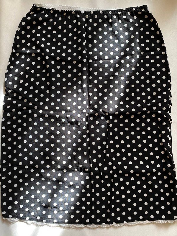 Юбка в горошек, белый топ короткий