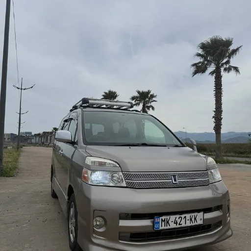 Toyota Voxy 2006