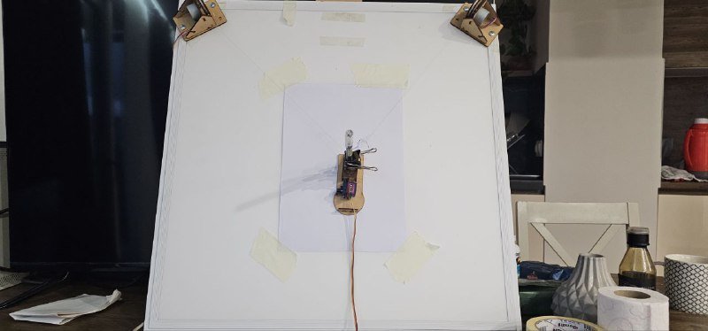 Робот художник для рисования ручкой