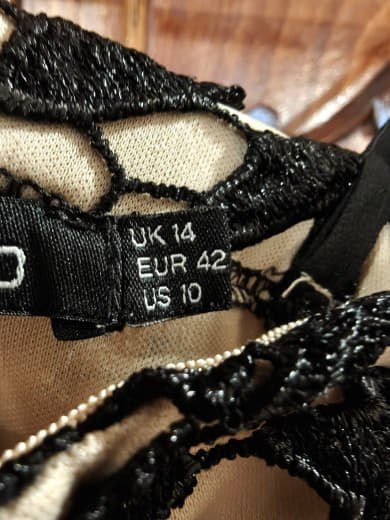 Платье на бретелях женское 2