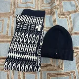 TOMMY HILFIGER hat and scarf 1