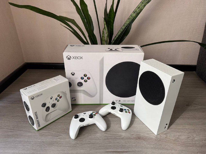 Xbox Series S 512GB, 2 геймпада, аккаунт с Game Pass Ultimate