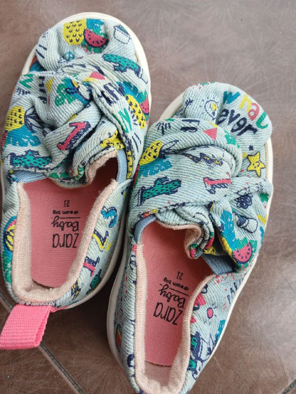 Кроссовки New balance, Ботинки ecco, Zara тапочки, Резиновые сапоги 5