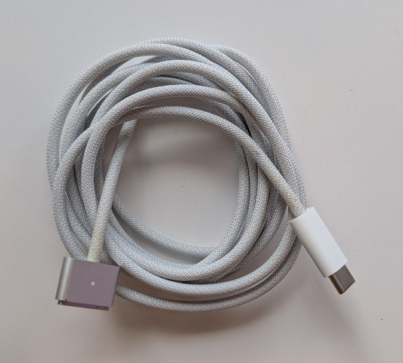 Адаптер питания Apple USB-C 140W, кабель USB-C to MagSafe 3