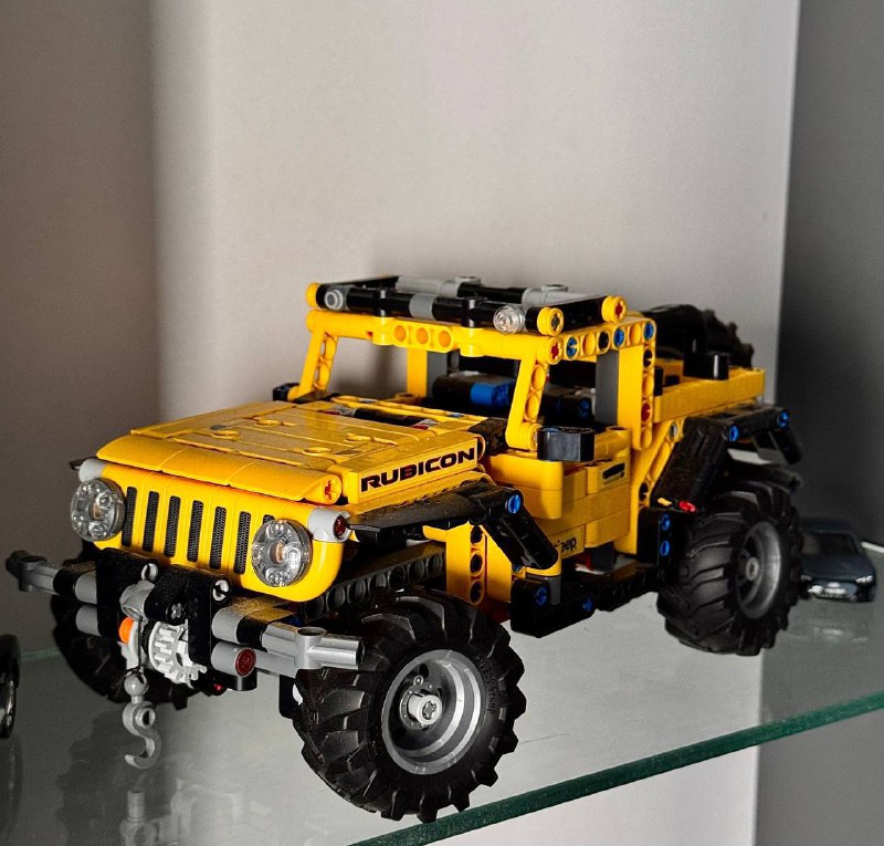 Lego Jeep Rubicon, Lamborghini Huracan, R2D2