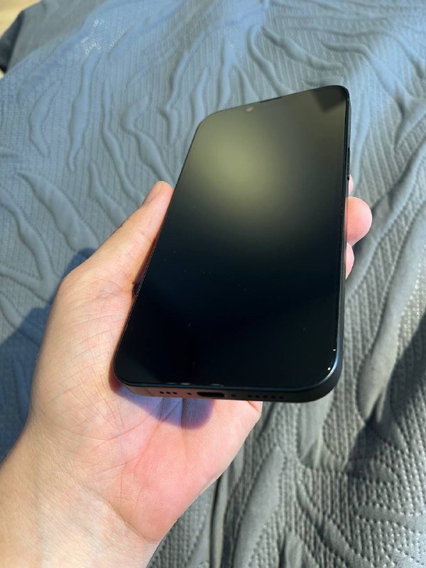 IPhone 16e, телефон с зарядкой