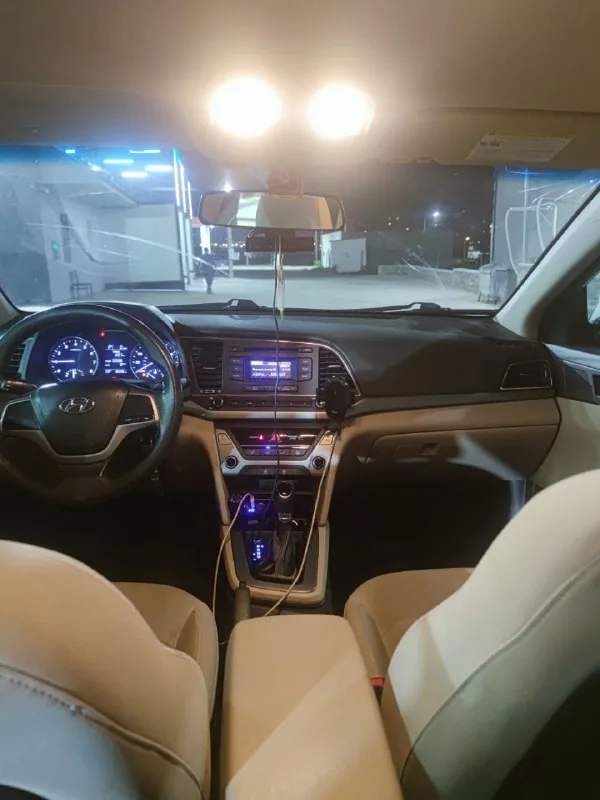 Hyundai Elantra 1