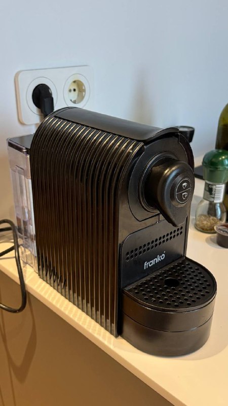 Кофе машина Franko FCM-1240, капсулы Nespresso 5