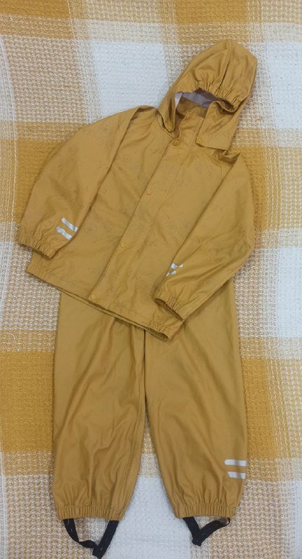 Непромокаемый костюм и сапоги для девочки размер 110-116, 26-27