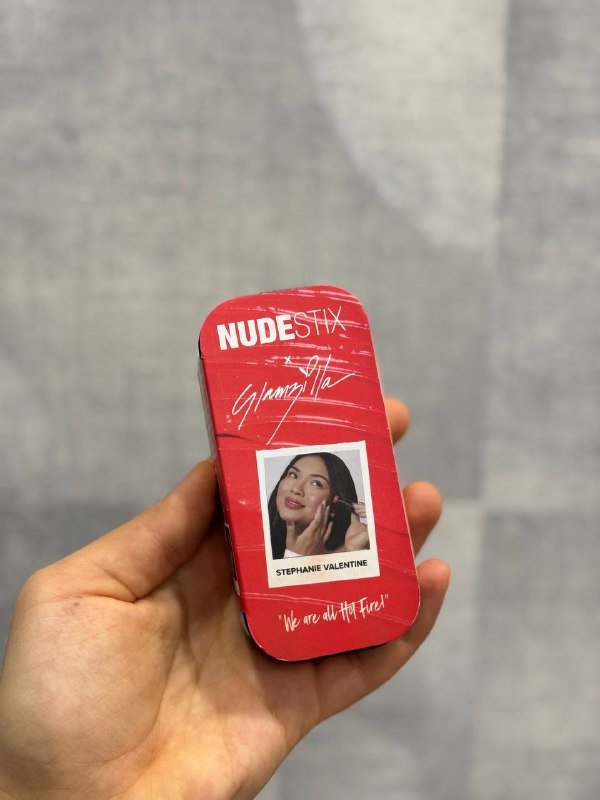 Румяна в стике NudeStix с кейсом