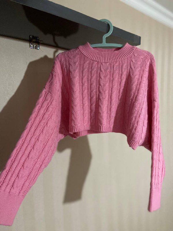 Свитера, жилет, ветровка, платья, шорты женские