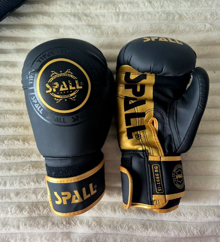 Боксерские перчатки 16 oz 2
