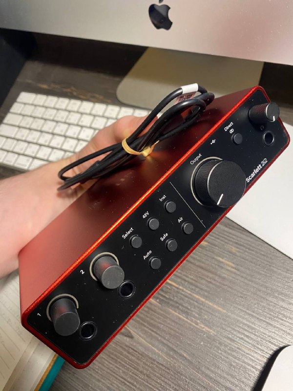 двухканальная звуковая карта Focusrite Scarlett 2i2 4th Gen