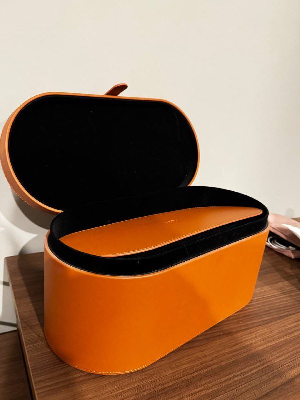 Коробка от Dyson Air Wrap