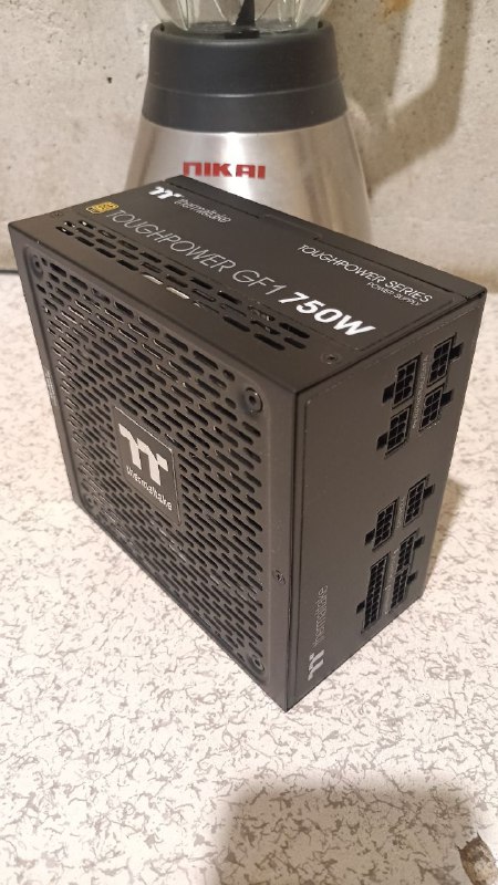 Thermaltake Toughpower GF1 750W блок питания
