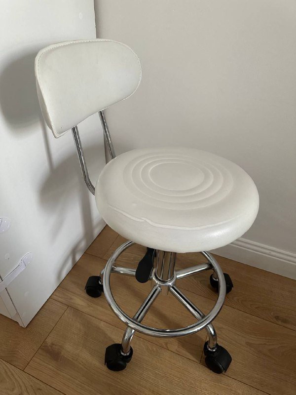 Стул мастера регулируемый по высоте на колесах 5